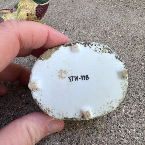 Vintage ceramic trinket box pheasants - Picture 3 of 5